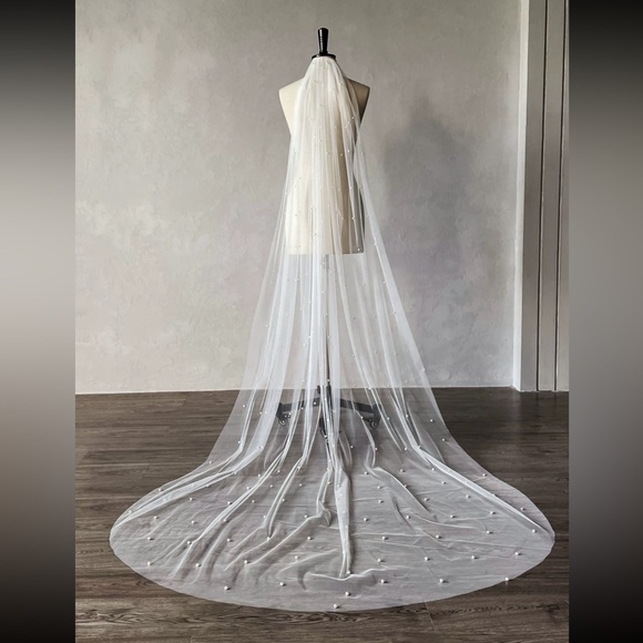 Wedding Veil with pearl Cathedral length - Picture 5 of 5